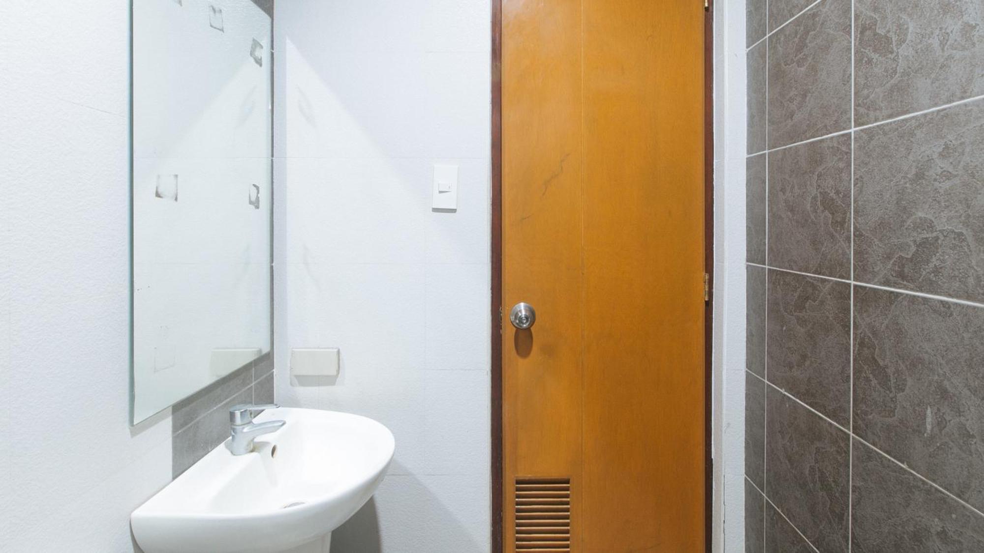 Reddoorz Near Angeles University Foundation Экстерьер фото