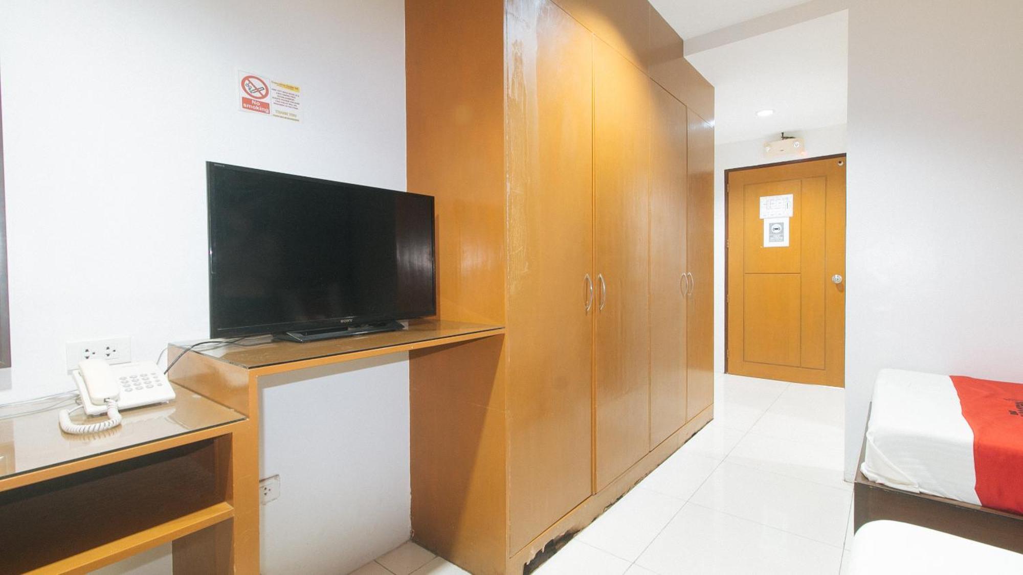 Reddoorz Near Angeles University Foundation Экстерьер фото