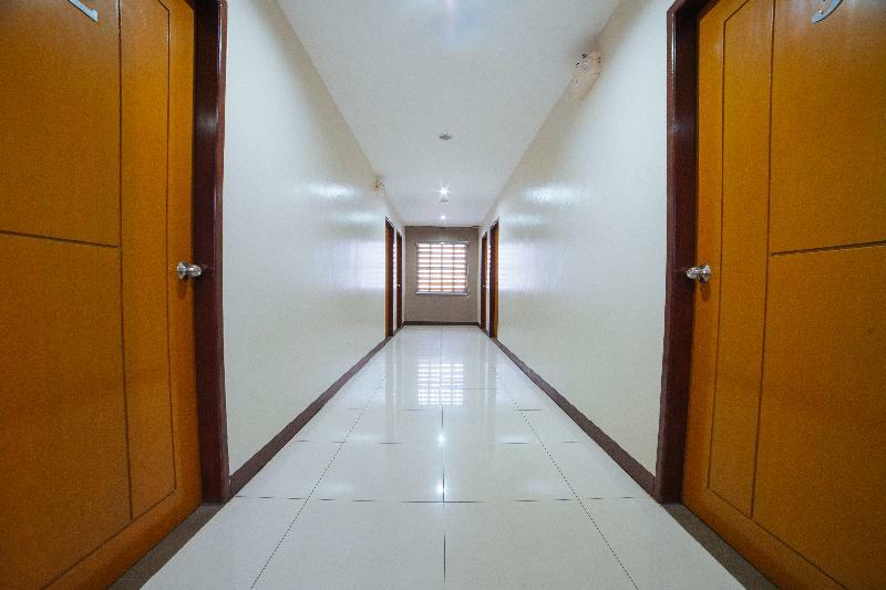 Reddoorz Near Angeles University Foundation Экстерьер фото