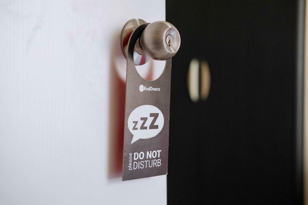 Reddoorz Near Angeles University Foundation Экстерьер фото