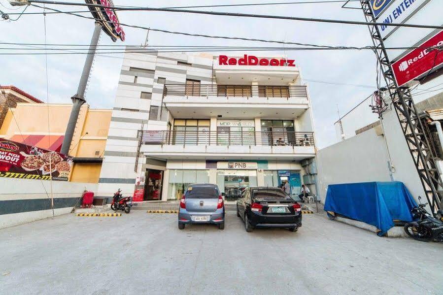 Reddoorz Near Angeles University Foundation Экстерьер фото